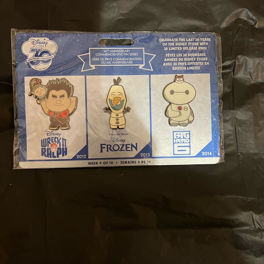 Disney store 30th anniversary pin 9/10
